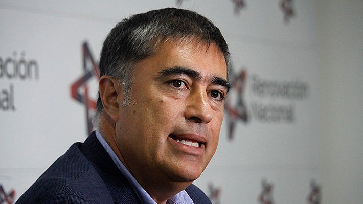 TarquinoPaspala's tweet photo. Desbordes fue a llorar a Tolerancia 0 por las migraciones, asegura q fronteras del norte están "abiertas de par en par", sin embargo, ejército afirma q ingresos irregulares han disminuido en un 46%. El problema es otro, esta inquieto × los ofertones de campaña q no podrá cumplir. https://t.co/LGkva0eXra