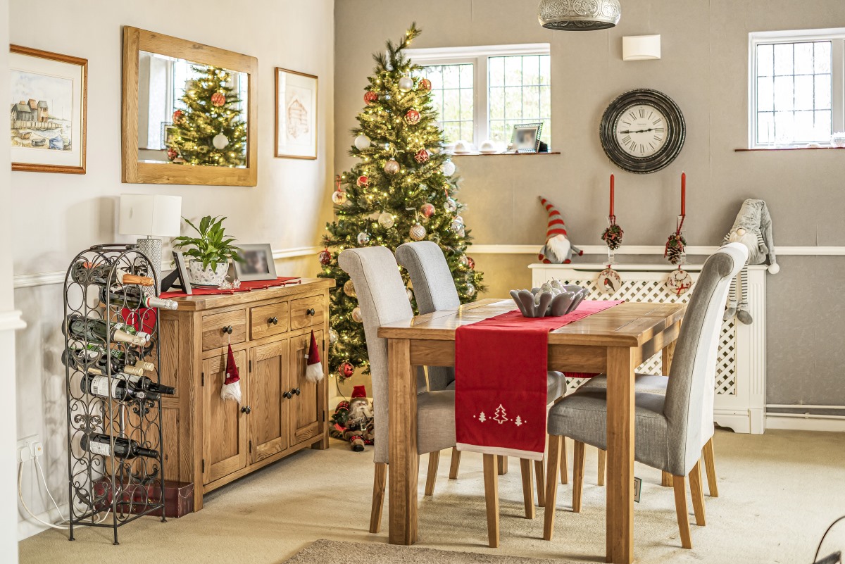 NicheCom tweet media