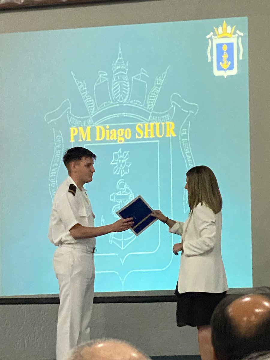 #Hoy <a href="/cennaveuy/">Centro de Navegación</a> presente en la Entrega de Premios de Guardia Marinas de la Armada Nacional, Pilotos e Ingenieros de la Marina Mercante.