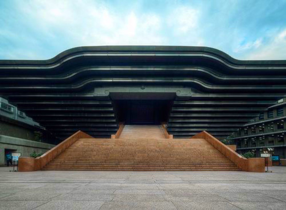 luusssso's tweet image. Blown away by the architecture of this Buddhist temple in Tokyo, Japan