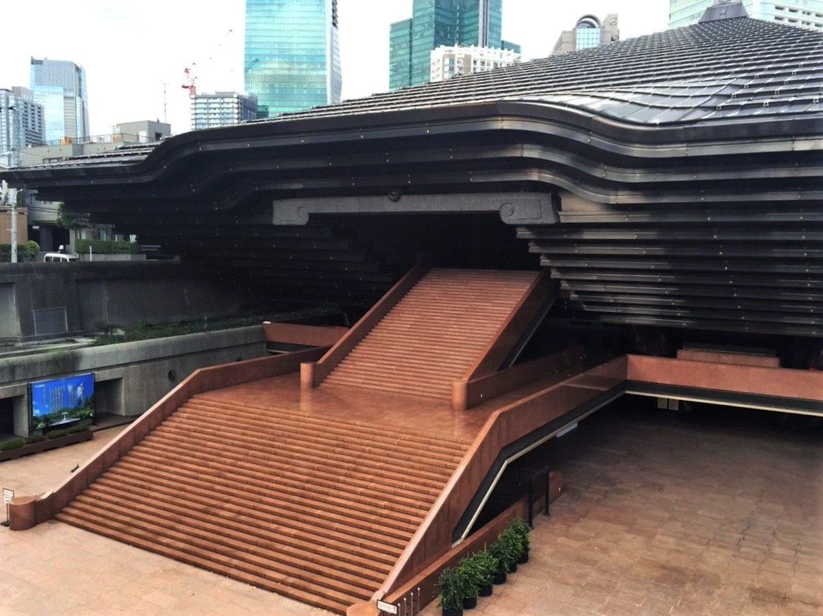 luusssso's tweet image. Blown away by the architecture of this Buddhist temple in Tokyo, Japan