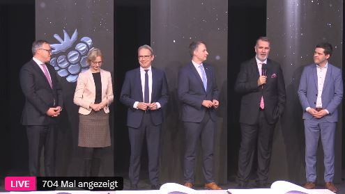 G_Platzdasch's tweet image. Die Tonprobleme der Übertragung wurden inzwischen immerhin beseitigt #problemloeser