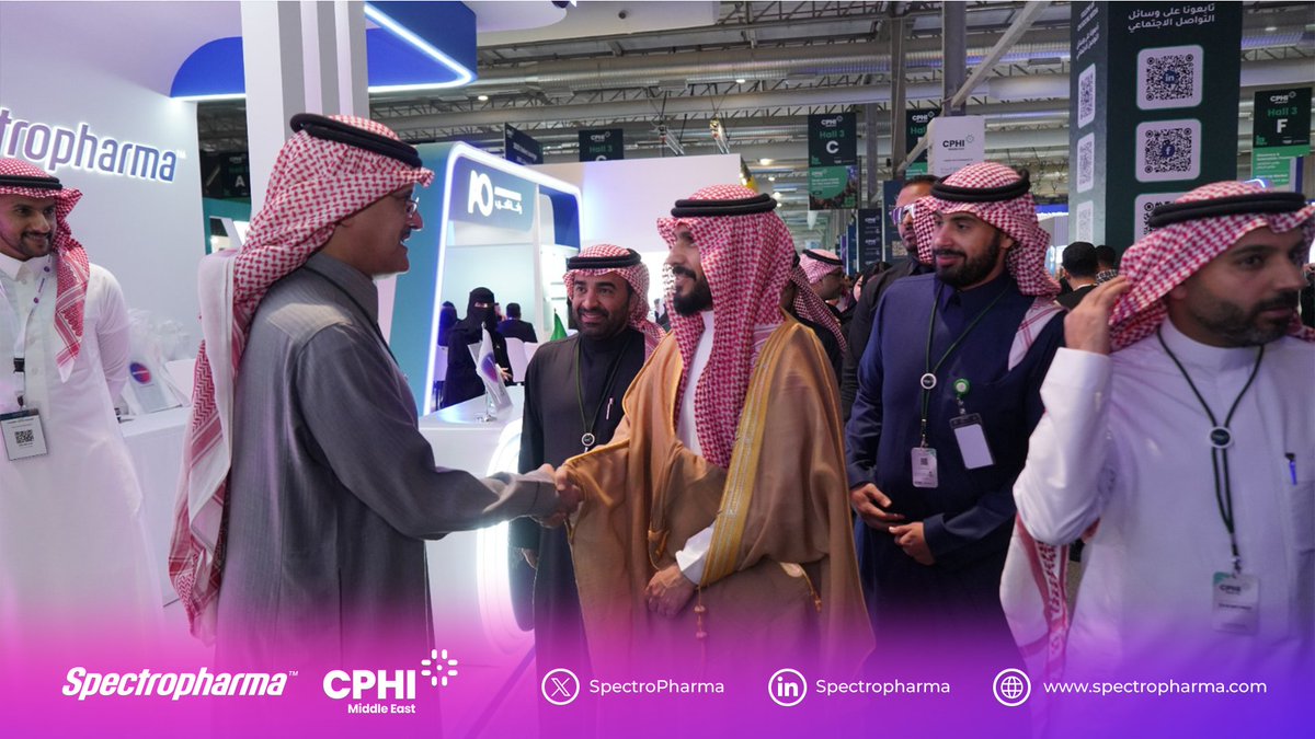 spectropharma's tweet photo. 🌟 سعدنا بزيارة معالي المهندس / عبدالعزيز بن حمد الرميح نائب وزير الصحة للتخطيط والتطوير ، لجناح #سبكتروفارما في معرض #CPHIMiddleEast ، برفقة الرئيس التنفيذي المهندس عبدالعزيز آل الشيخ، حيث تم استعراض مشاريع و خطط الشركة المستقبلية لدعم القطاع الدوائي في المملكة.
#spectropharma https://t.co/RSEvQez7nF
