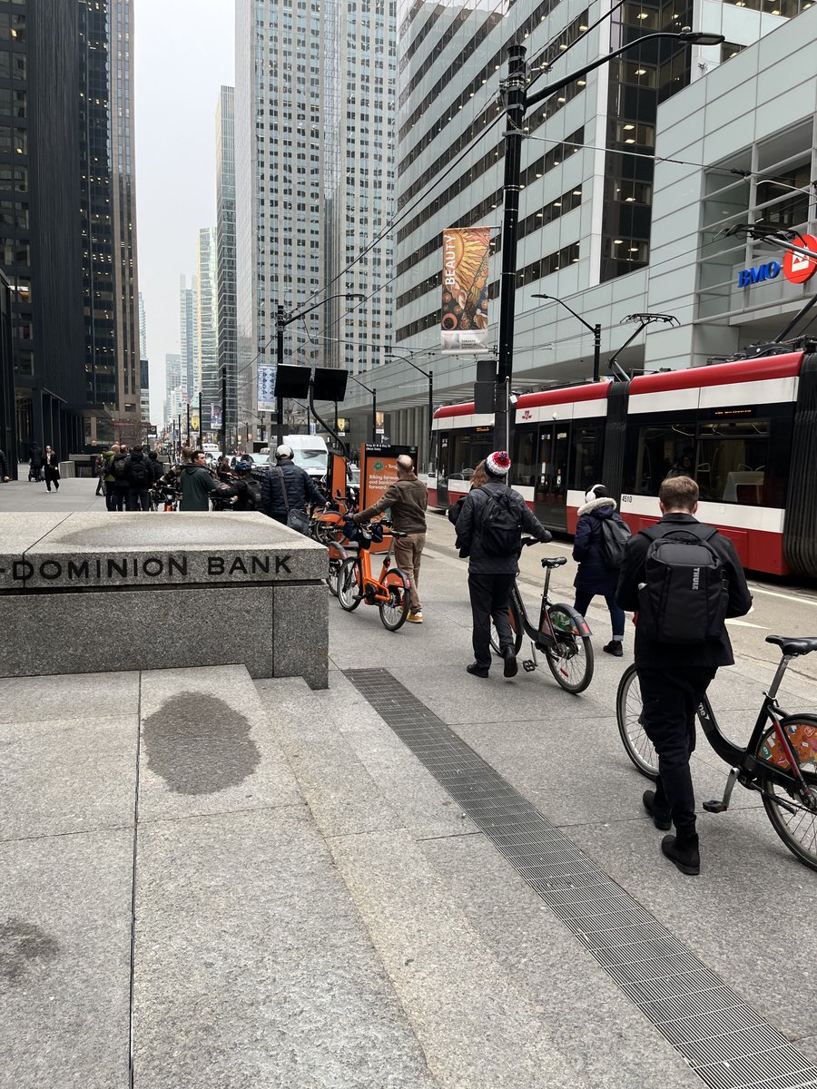 EVanDyk's tweet image. December 11. The middle of “nobody bikes to work most of the year” season in Toronto.