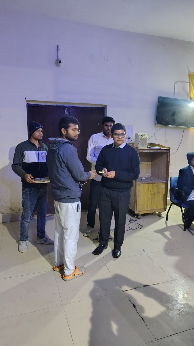 Vetrewa's tweet photo. आज़ाद बालक छात्रावास में आज नव आगंतुक प्रथम वर्ष(2024-25) का स्वागत सीनियर छात्रों द्वारा किया गया।
इस कार्यक्रम में आदरणीय डीन डॉ. अजीत प्रताप सिंह सर व वार्डन डॉ. जी. के. मिश्रा, डॉ. सोमेश मेश्राम मौजूद रहे। https://t.co/QTBLrnWGOT