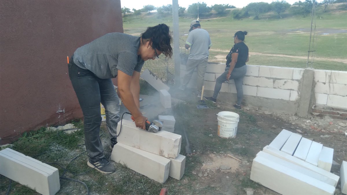 aremat_puerto's tweet photo. Luego de la capacitación junto a Brimax Argentina en la Escuela de Oficios MANOS ABIERTAS en Alto Verde, Santa Fe, ¡los alumnos pusieron sus conocimientos en práctica con nuestros materiales! 🛠️🙌

¡Adelante! 🌟 
#Aremat #CompromisoAremat #Oficios #Manosabiertas #valores https://t.co/MGEUkxT1la