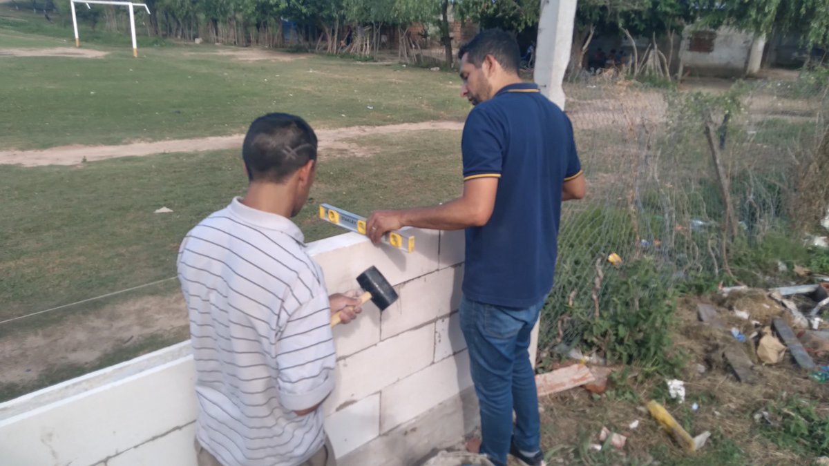 aremat_puerto's tweet photo. Luego de la capacitación junto a Brimax Argentina en la Escuela de Oficios MANOS ABIERTAS en Alto Verde, Santa Fe, ¡los alumnos pusieron sus conocimientos en práctica con nuestros materiales! 🛠️🙌

¡Adelante! 🌟 
#Aremat #CompromisoAremat #Oficios #Manosabiertas #valores https://t.co/MGEUkxT1la