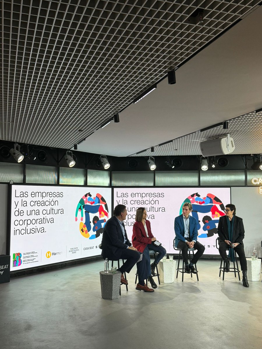 PauSolanilla's tweet photo. Cada vez más compañías entienden que la #discriminación es un mal negocio.
Las empresas que atraen y retienen #talento y son más #competitivas, son aquellas que sabem gestionar de forma inteligente la #diversidad.
Que jornada tan interesante en CASA SEAT. Gracias a tod@s https://t.co/VQIURfYIiZ