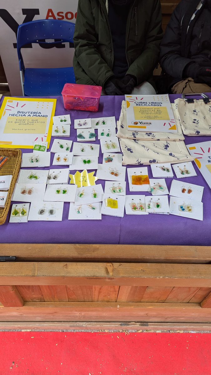 ✨Hoy, hemos participado con nuestro #MercadilloSolidario del proyecto #EcoArmario en la calle Madrid de Getafe con la colaboración del <a href="/aytogetafe/">Ayuntamiento Getafe</a>  y el #ConsejoDiscapacidadGetafe  Libros, bisutería personalizada y bolsos de nuestro taller ocupacional
#solidarida #discapacidad