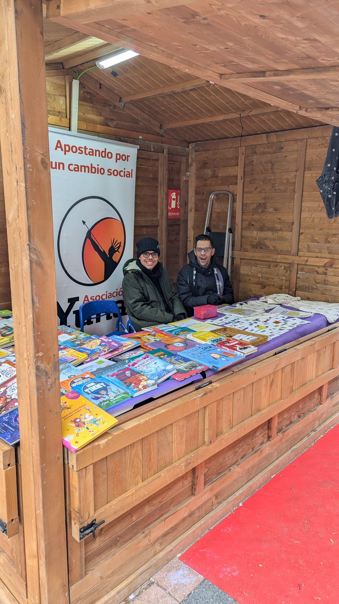 AsociacionYuna's tweet photo. ✨Hoy, hemos participado con nuestro #MercadilloSolidario del proyecto #EcoArmario en la calle Madrid de Getafe con la colaboración del @aytogetafe y el #ConsejoDiscapacidadGetafe Libros, bisutería personalizada y bolsos de nuestro taller ocupacional
#solidarida #discapacidad https://t.co/J3erZR1U5A