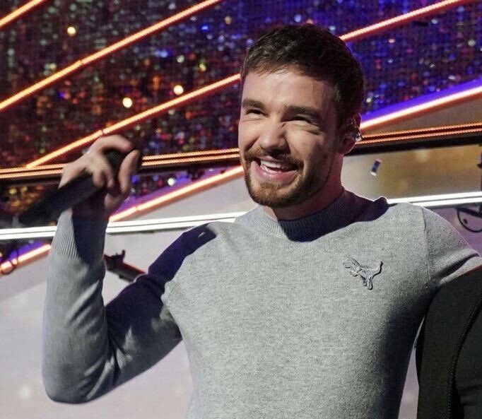 heartmeetbreaks's tweet photo. the dinosaur on his shirt ☹️ https://t.co/gPv0pzJyBD