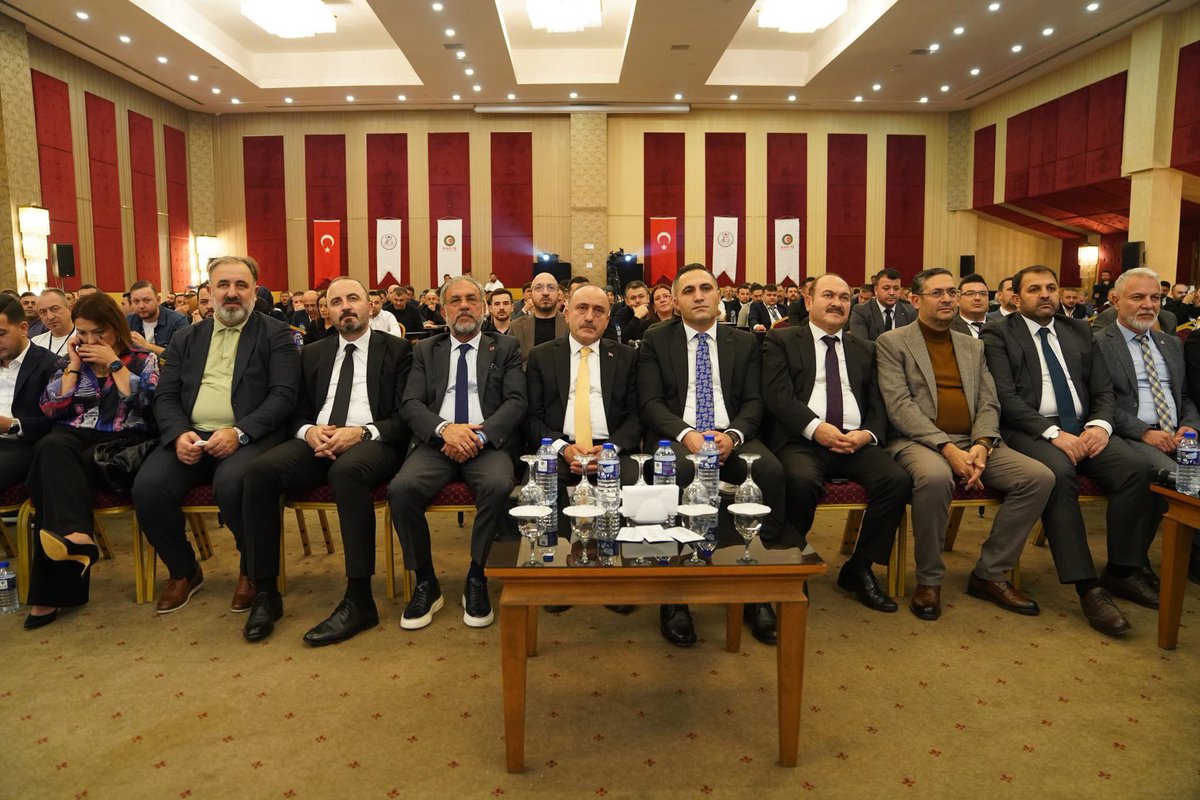 yahyabilgintr's tweet photo. Sendikamızın düzenlenmiş olduğu
Bursa, Çorum, Diyarbakır, Kahramanmaraş, Samsun ve Sinop Şube Başkanlarımızın, yönetim kurulu üyelerimizin ve temsilcilerimizin katıldığı programda, "Toplu İş Sözleşme Süreçleri ile Bordro ve Parametre" başlıklı sunumunu gerçekleştirdim. https://t.co/9jLby9BnYa