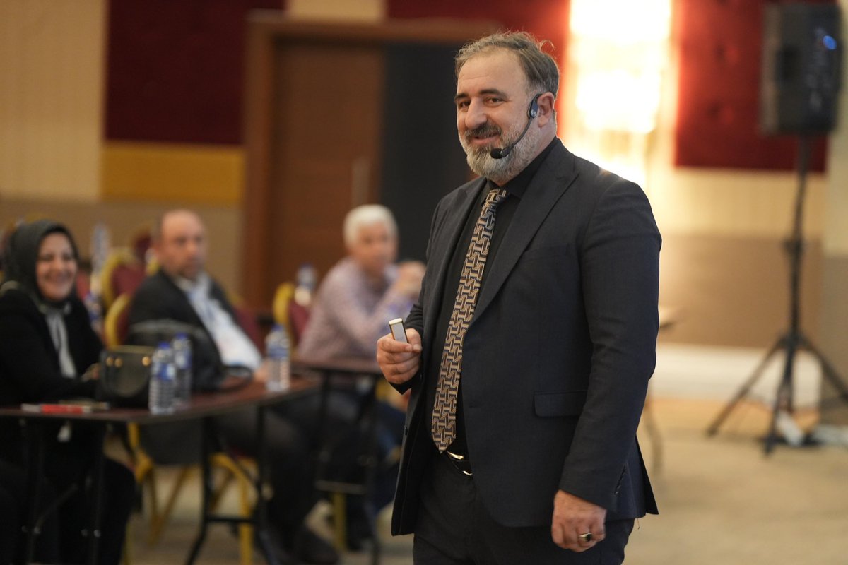yahyabilgintr's tweet photo. Sendikamızın düzenlenmiş olduğu
Bursa, Çorum, Diyarbakır, Kahramanmaraş, Samsun ve Sinop Şube Başkanlarımızın, yönetim kurulu üyelerimizin ve temsilcilerimizin katıldığı programda, "Toplu İş Sözleşme Süreçleri ile Bordro ve Parametre" başlıklı sunumunu gerçekleştirdim. https://t.co/9jLby9BnYa