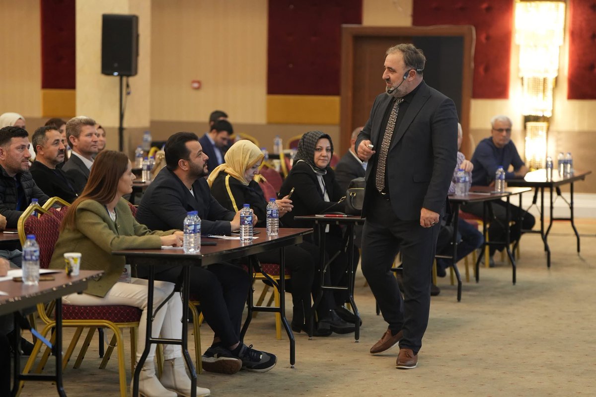 yahyabilgintr's tweet photo. Sendikamızın düzenlenmiş olduğu
Bursa, Çorum, Diyarbakır, Kahramanmaraş, Samsun ve Sinop Şube Başkanlarımızın, yönetim kurulu üyelerimizin ve temsilcilerimizin katıldığı programda, "Toplu İş Sözleşme Süreçleri ile Bordro ve Parametre" başlıklı sunumunu gerçekleştirdim. https://t.co/9jLby9BnYa