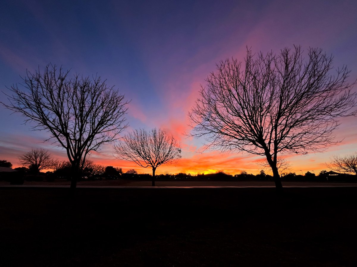 This morning’s sunrise over north Peoria, AZ. <a href="/PeoriaAZ/">Peoria, AZ ☀️</a> #Arizona #sunrise 🌝#WednesdayMotivation