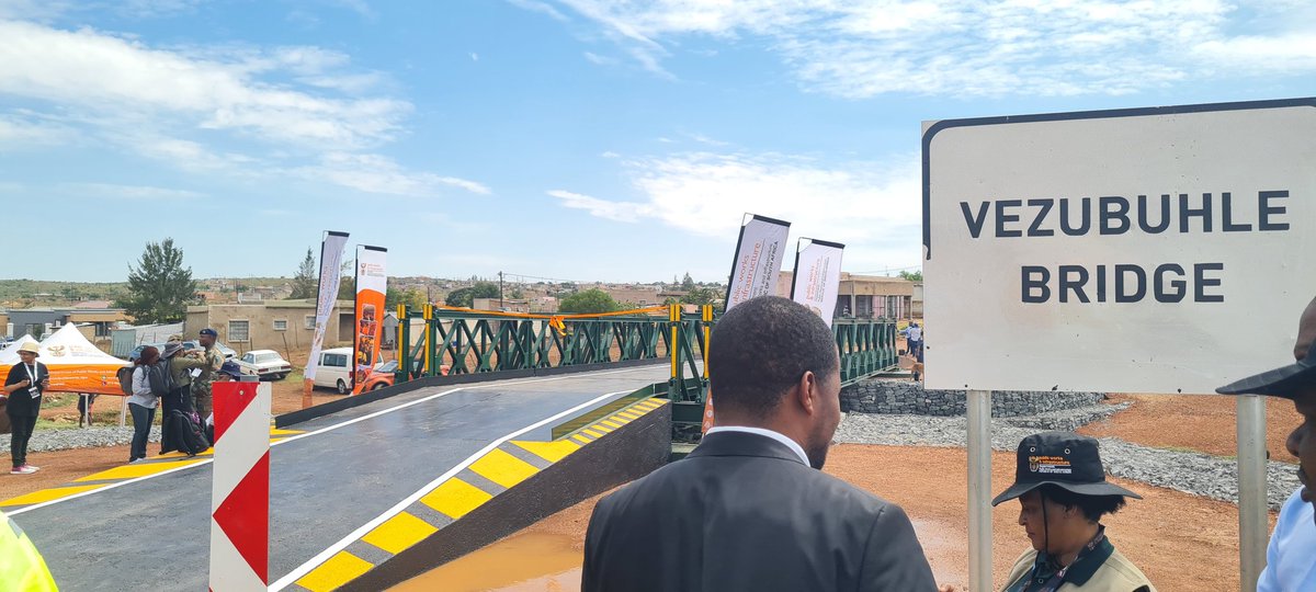 Together with President <a href="/CyrilRamaphosa/">Cyril Ramaphosa 🇿🇦</a> and Premier <a href="/Mandla_Ndl/">Mandla Ndlovu 🇿🇦</a> we launched the Vezubuhle Bridge build by @ SANDF, if I wad not a champion of SMME development,I would recommend that all bridges be built by SANDF...Service Delivered