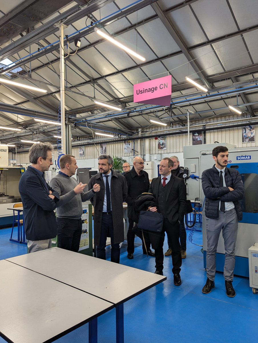 ac_orleanstours's tweet photo. Ce matin, le recteur @PhiAgresti s'est rendu au campus d’Orléans-La Source (45).
Au programme: échanges sur les projets H2 et la recherche en SHS, découverte de la maison des associations étudiantes🎯
Innovation, recherche et vie étudiante s’unissent ici pour un avenir meilleur✨ https://t.co/pl37FAPAg7