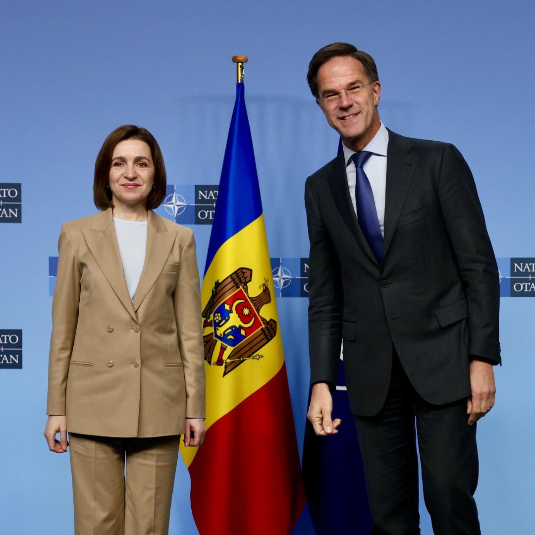 NATO's tweet photo. .@SecGenNATO Mark Rutte welcomed Moldovan President @sandumaiamd to NATO HQ 🤝

Mr Rutte praised 🇲🇩 Moldova’s resilience against unprecedented Russian interference, political pressure, disinformation and hybrid threats 

Learn more about the visit ↓
