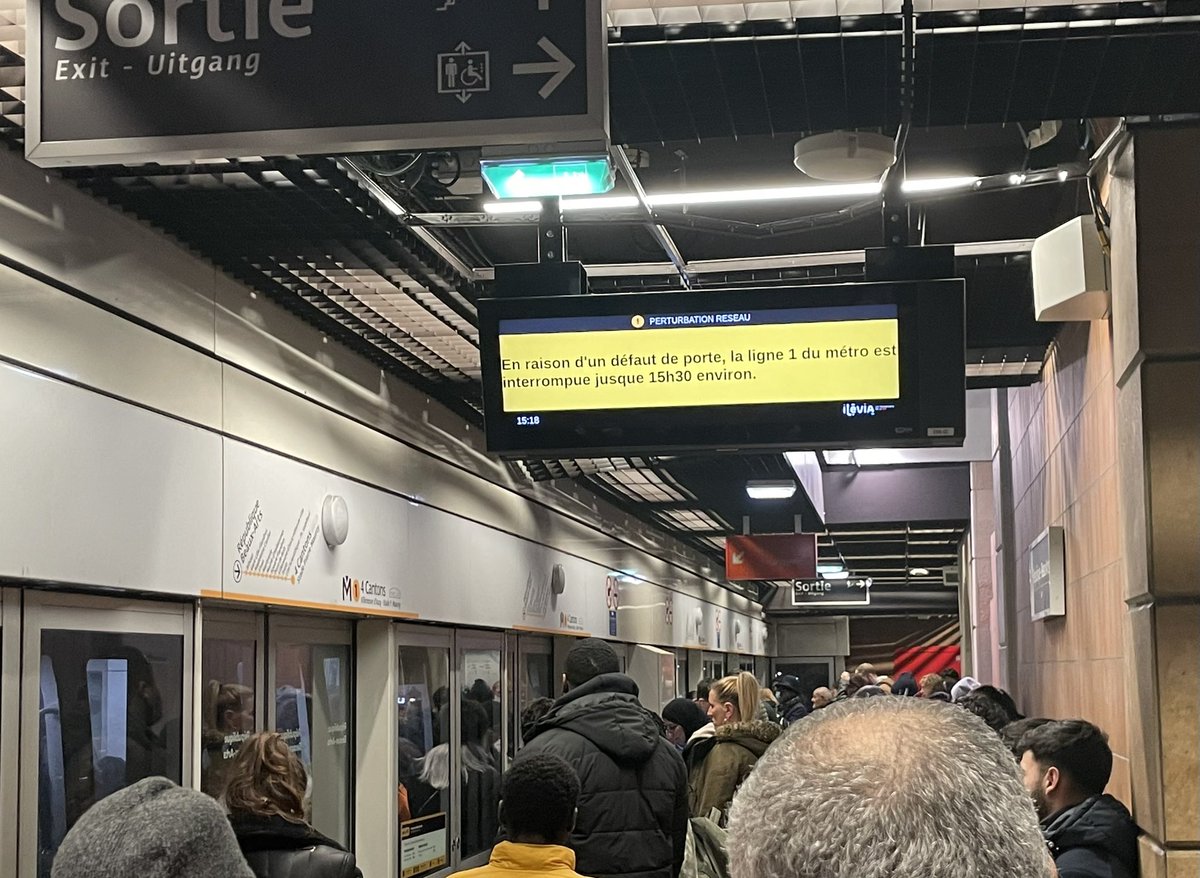 lperin59's tweet image. Je ne suis pas loin de partager complètement ce message croisé à la station « Madeleine Caulier » 😡

+ situation ligne 1 cet ApM 😔