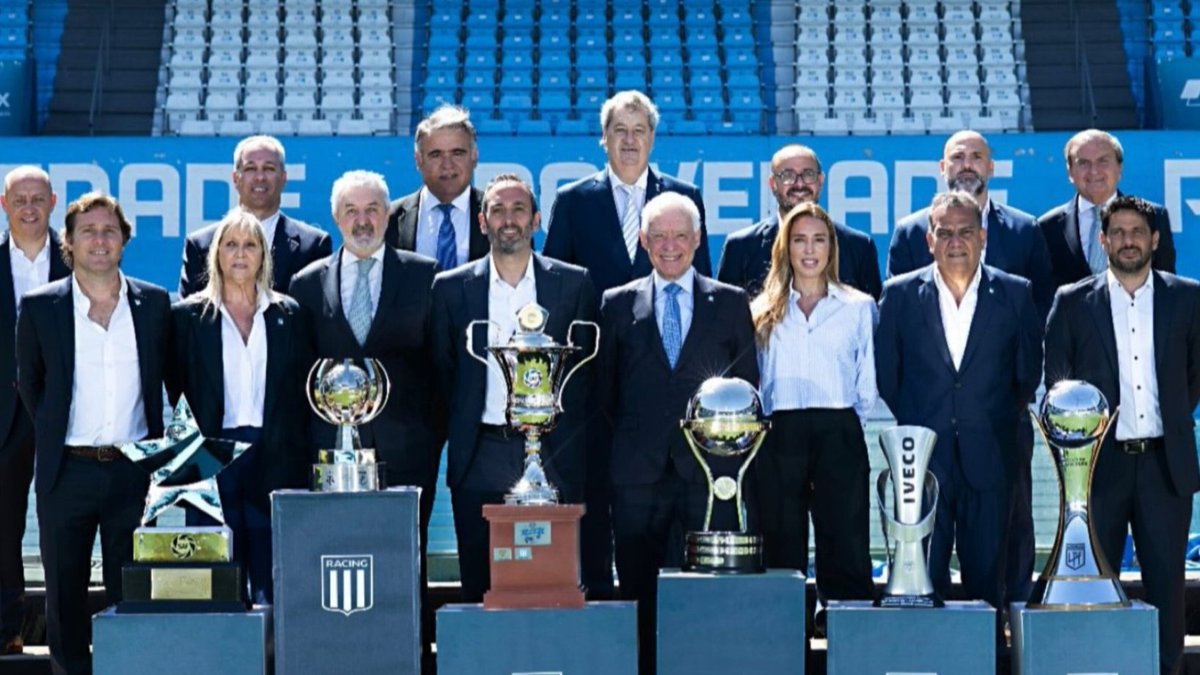 En la última década #Racing ganó 6 títulos oficiales, llegó a 40⭐️ y es el 4° club con más logros luego de Boca 74, River 72 y CAI 45.

Si #Racing hubiera ganado 6 títulos por década hoy tendría 66⭐️.

Se avanzó mucho. Ya sea Blanco o Milito, el desafío es -de mínima- mantenerlo.
