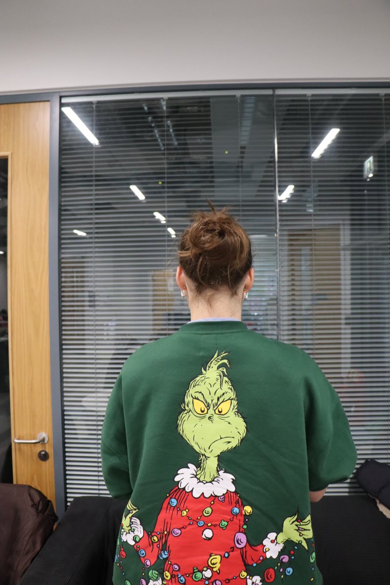 OxfordHighSch's tweet photo. ✨ Oxford High School GDST came alive with holiday spirit today as students and staff donned their most festive outfits to support a wide range of charities - a huge thank you to everyone 🙏
#OxfordHighSchool #GDST #OHSCommunity #FestiveOutfitDay #MakingADifference https://t.co/kTKNdl4KYK