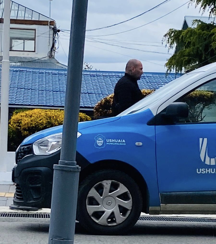 El autor del #tiroteo de Ushuaia con audiencia con el intendente. 

A las #estafadas ni cabida, a los pistoleros protección política.

Ah, pero repudio y coso.