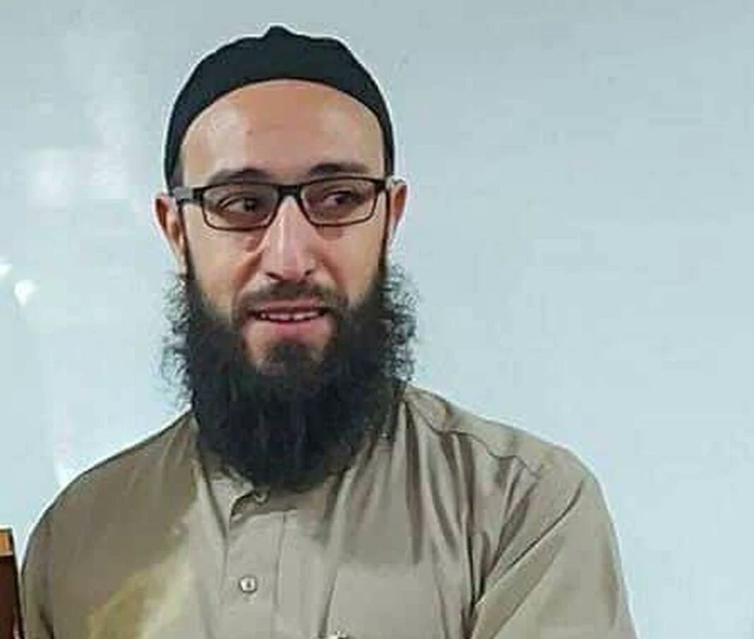 Je vous présente, Shadi Alwaisi, le nouveau ministre de la "justice" de la #Syrie nouvelle et pluraliste et démocratique (ajoutez le blabla orwellelien que vous préférez).

Parmi les premières mesures il a annoncé qu'il n'y aurait plus de femmes juges et que les tribunaux