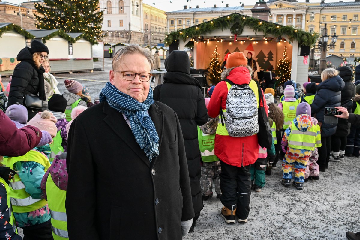 filsdeproust's tweet photo. Kutkuttavaa joulun odotusta Tuomaan markkinoiden lasten aamussa🎄💫 Pääsimme nauttimaan helsinkiläisten päiväkotilasten kanssa karusellin pyörteistä ja tonttuorkesterin musisoinnista – kiitos vierailijoille, Tuomaan markkinoille ja @EventsHelsinki! https://t.co/f2lRNWC5vw