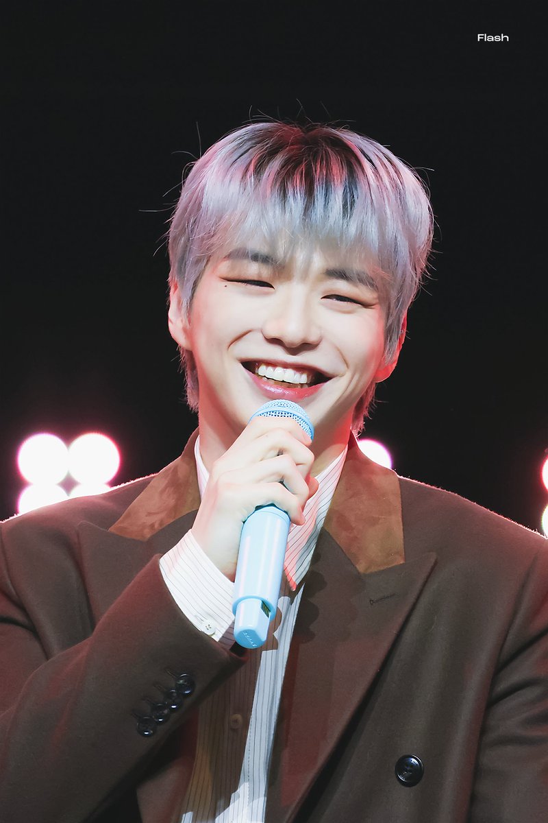 Flash961210's tweet photo. 241210
#강다니엘 #KANGDANIEL https://t.co/fiaCHhkiuU