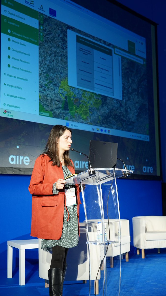🚀Ana Moyano, técnico en <a href="/idafconsulting/">IDAF</a>, nos muestra cómo funciona el visor y cómo proporciona información estratégica de variables dasométricas, como biomasa y stock de carbono, a escala regional, facilitando una planificación más precisa y optimizada de los recursos forestales