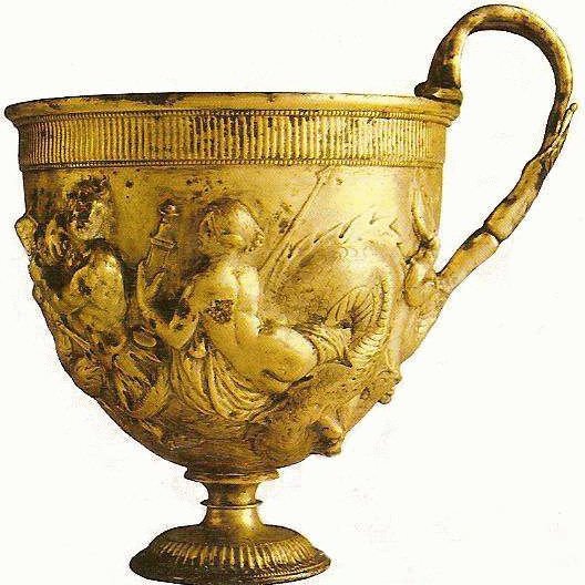 AraceliRego's tweet photo. Beautiful Roman gold cup found in Pompeii. Dated to I century BCE. https://t.co/YU5ZM07NsJ