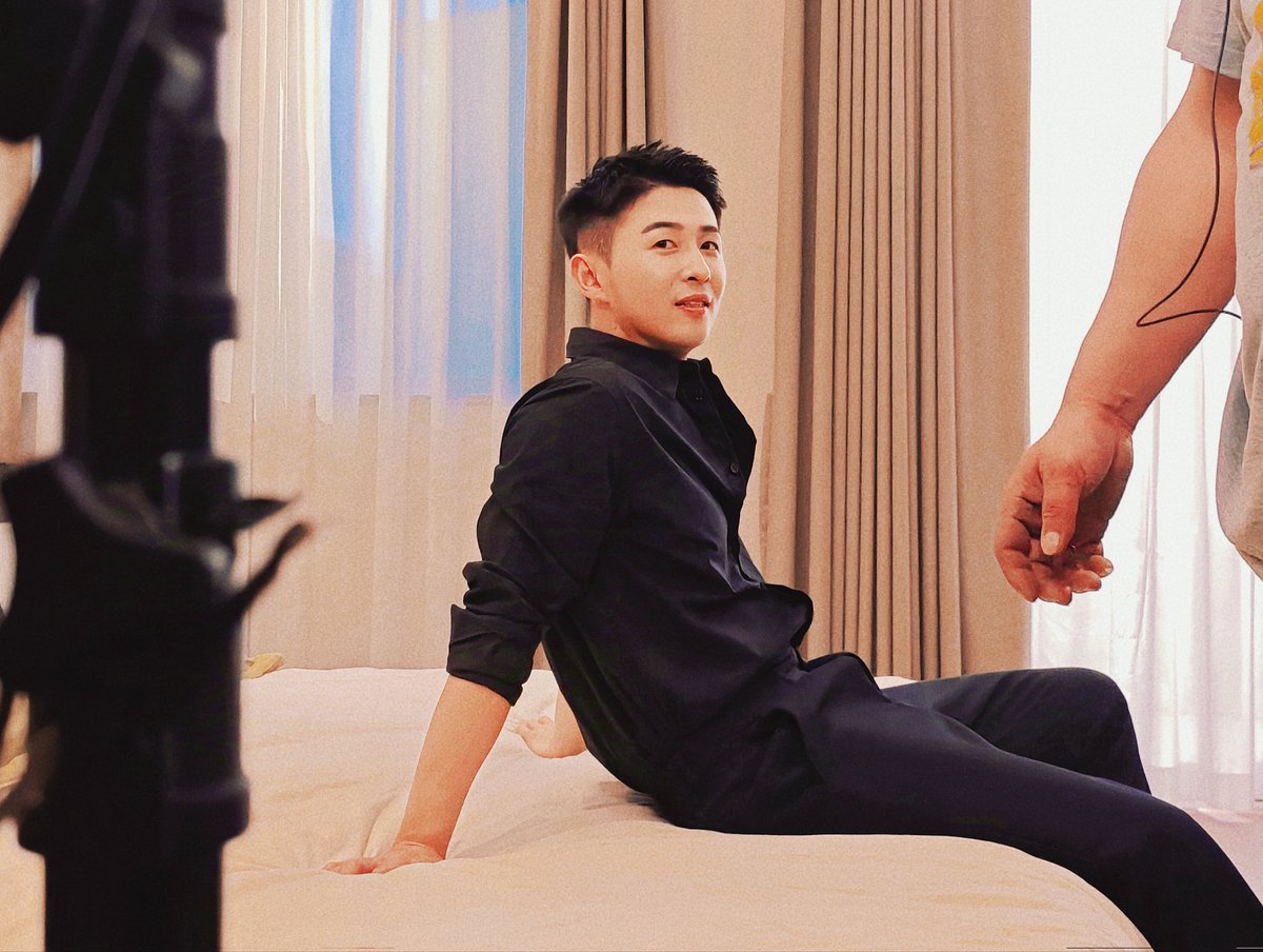 BeMoonOfficial's tweet photo. Some sexy pictures behind the scene
@HwangAbner 
#blseries 
#fallingformyenemysson
#bemoon
#ビー·ムーン 
#男男
#blドラマ
#Upcoming https://t.co/0I48wtEXFE