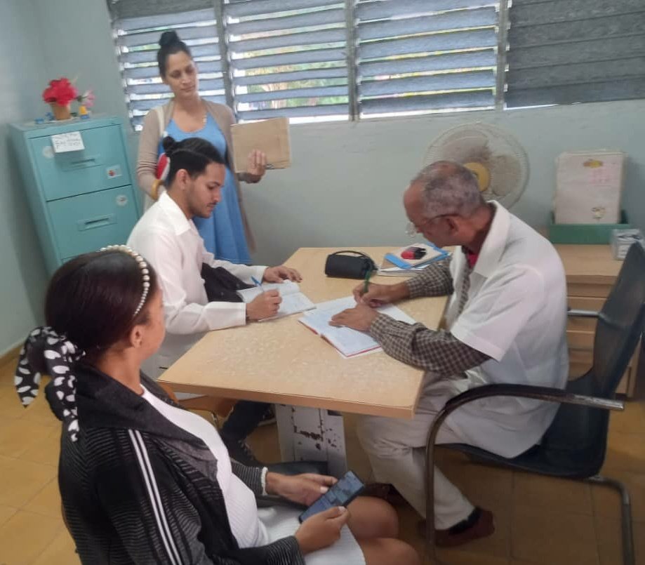 🥼|La interconsulta básica es una poderosa herramienta para la Medicina Familiar. 
#PinarXNuevasVictorias 💚 
#CubaPorLaVida 🇨🇺