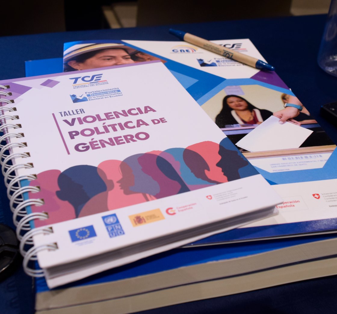 onumujeresEcu's tweet photo. #TeLoContamos | Hoy, desde Quito, acompañamos al @TCE_Ecuador en el cierre del ciclo de capacitaciones sobre violencia política de género, un espacio clave para impulsar la participación de las mujeres en política, libre de violencia y discriminación. 👩⚖️✨#NoHayExcusa https://t.co/PSN7k8Q6pw