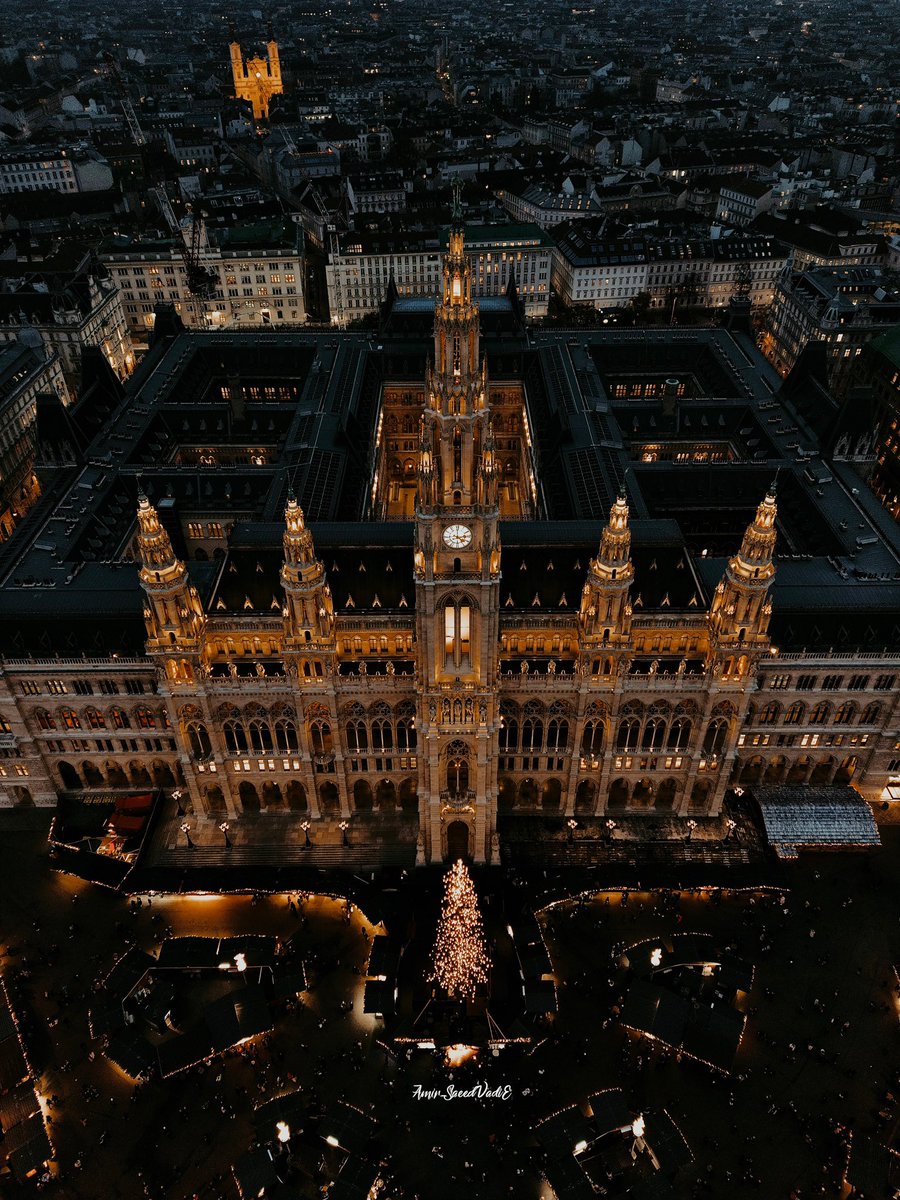 Rathausplatz, Vienna 🇦🇹 
📸:<a href="/AmirSaeedVadie/">Amir Saeed Vadie</a>