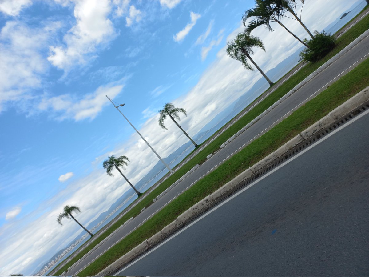 AliceCarmesim's tweet photo. Saindo de Floripa agora pra comemorar meu aniversário Balneário Camboriú ❤️❤️ https://t.co/OrTukf2Bdc