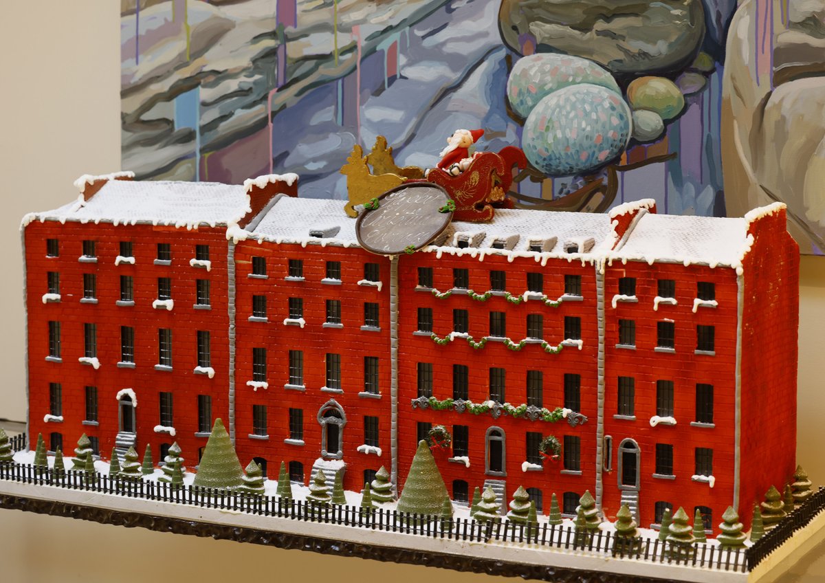 From Winter Villages to a Merrion Georgian Gingerbread house our very talented Pastry team have been busy preparing these lovely (and tasty) Christmas masterpieces! 🎄
Be sure to stop and take in all the exquisite detail!