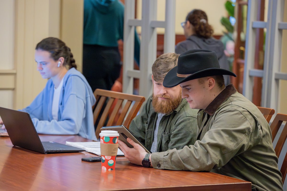 CNUcaptains's tweet photo. Good luck to all of our Captains on their finals! 📚 https://t.co/mnJYnuSBVL