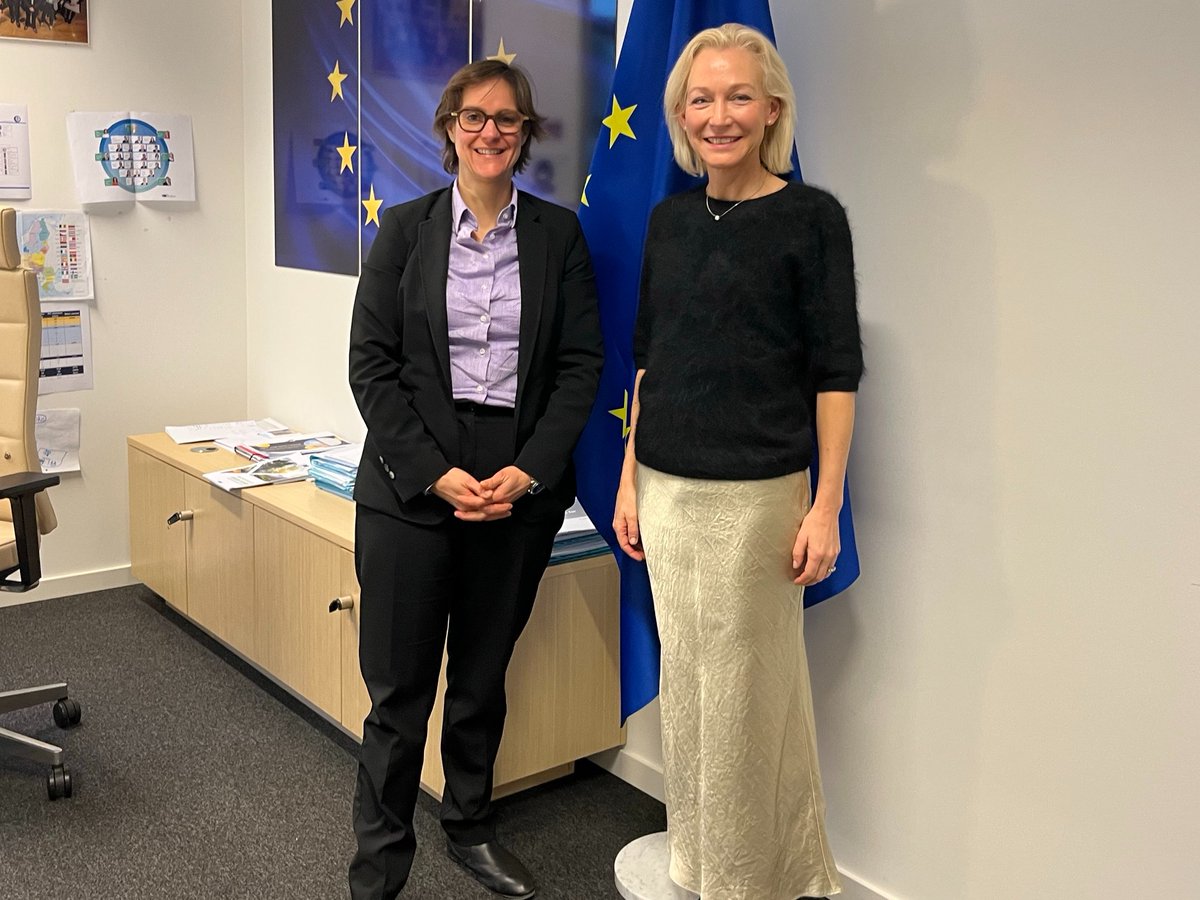 BonefeldCecilia's tweet photo. Good meeting with @EU_Budget's Director General @riso_stephanie to chat about the need for an 🇪🇺 budget fit for the digital age.

One in which we have to invest in and master critical technologies like #AI or quantum to protect our critical infrastructure: hospitals, banks, water plants...

To increase funding and ensure it reaches where it's needed faster, we must facilitate better incentives and simpler processes. #EuropeCan do it!
