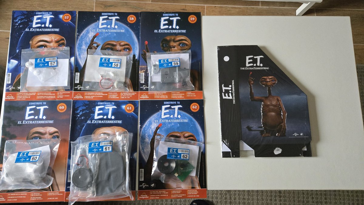 Victor_E_T's tweet photo. Envio 12 recien llegado antes de navidad 🎄👽😍!! Viene con otra parte de la base premium, a montar!! @PlanetaAgostini @FanhomeUS @FanhomeUK #altaya #planetadeagostini #fanhome https://t.co/7MBko6CNns