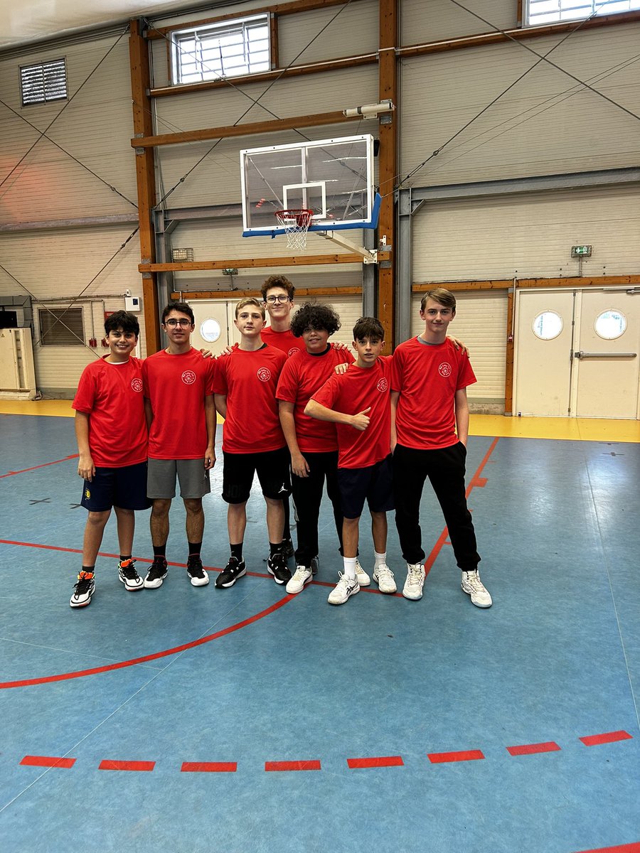 Franckluccisano's tweet photo. Post pour Twitter

🏆 Victoire éclatante ! 🏅 Les élèves du  @CollegeNSP ont brillé au tournoi de Noël, remportant tous leurs matchs de 🏀 y compris une finale intense contre le collège Picasso. Ils sont qualifiés pour les 1/2 finales départementales UNSS! #SportScolaire #UNSS https://t.co/fBvHZKszg5