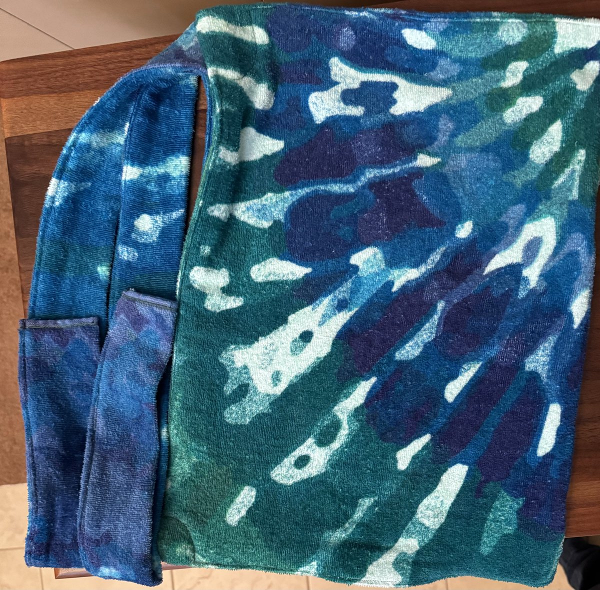 writer_gail's tweet photo. #Etsy #Etsyshop #Terrycloth #Halfapron #Apron #Reversible #Christmas #Hannakuh SUPER SOFT REVERSIBLE Terrycloth Aprons https://t.co/Y4BAuOfauB via @Etsy. Satisfied customer left 5 star review. 2 left. https://t.co/lp7dBeZNsf