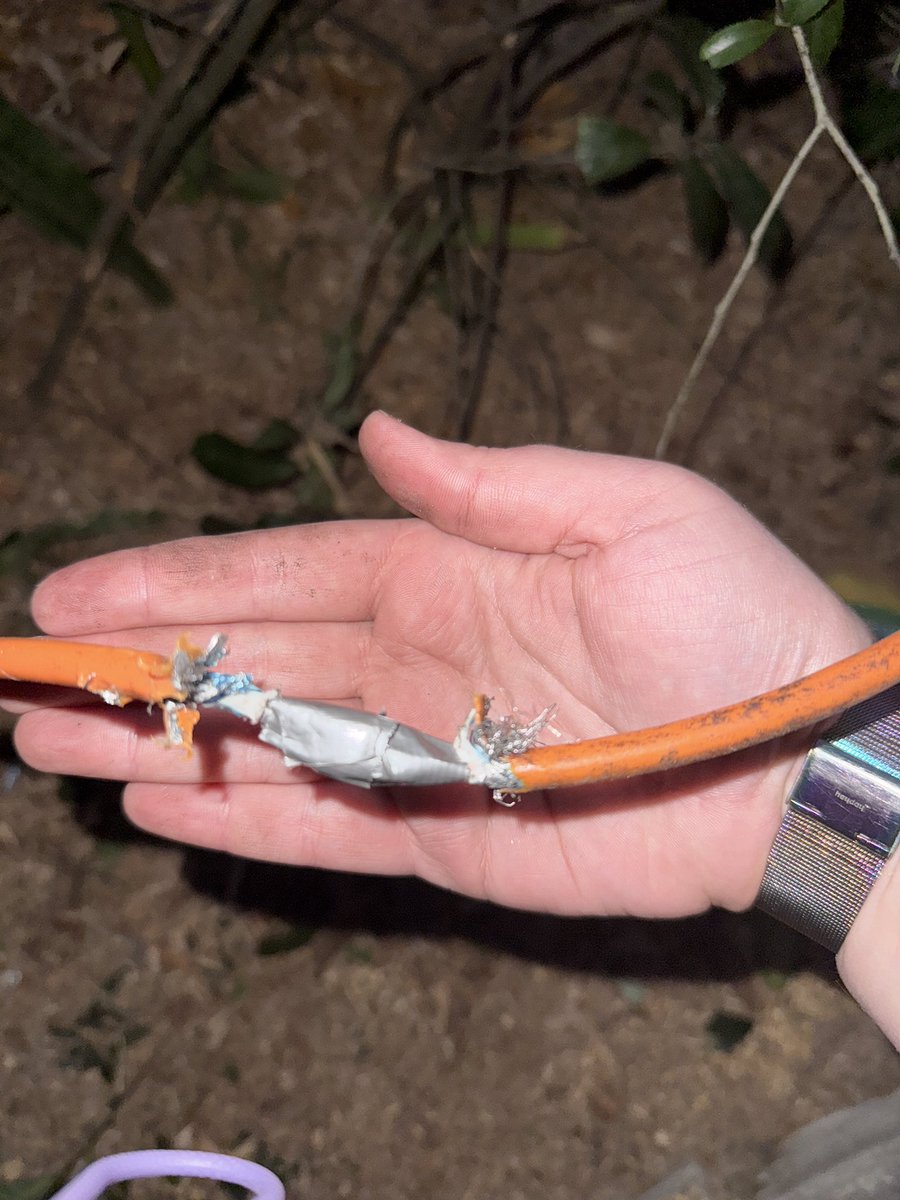 CosmicBecky's tweet photo. It’s been a week and @Xfinity still has not come out to fix my internet. Instead, they continually cancel my appointment. I had to DIY the fix myself because they certainly are not reliable! https://t.co/VyTcCBwizj