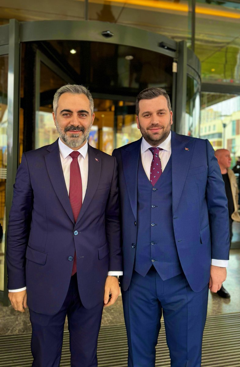 Değerli yol arkadaşım,uzun yıllar beraber çeşitli görevlerde bulunduğum dostum ve mevcut Ataşehir İlçe Başkanımız <a href="/burakcifci34/">Burak ÇİFCİ</a> 29 Aralık 2024 Saat:16:00’da Ataşehir Zübeyde Hanım Öğretmenevi konferans salonunda gerçekleşecek olan Ataşehir AK Parti Olağan Kongresinde tekrardan