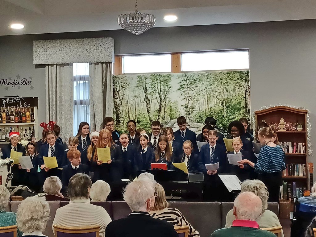 Well done to our singing superstars who have had a lovely time singing Christmas songs to the residents of Hopton Care Cottage this morning 🎅🏽 🎄 🎵