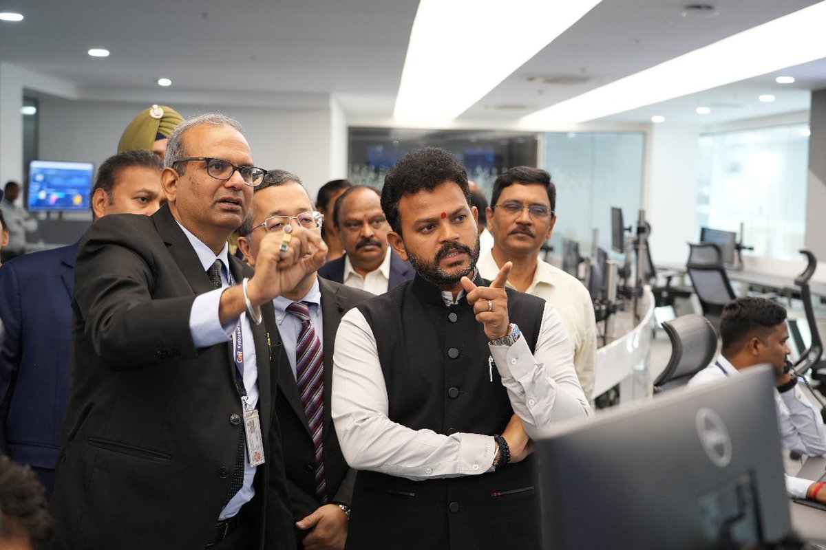 RamMNK's tweet photo. Inaugurated GMR’s first state-of-the-art Airport Operations Centre (APOC) at Hyderabad RGI Airport.
A true testament to #DigitalIndia & #MakeInIndia, APOC's cutting-edge tech will revolutionize airport operations, ensuring seamless passenger experiences & efficient resource use. Kudos to GMR for pioneering innovation in aviation.

@RGIAHyd