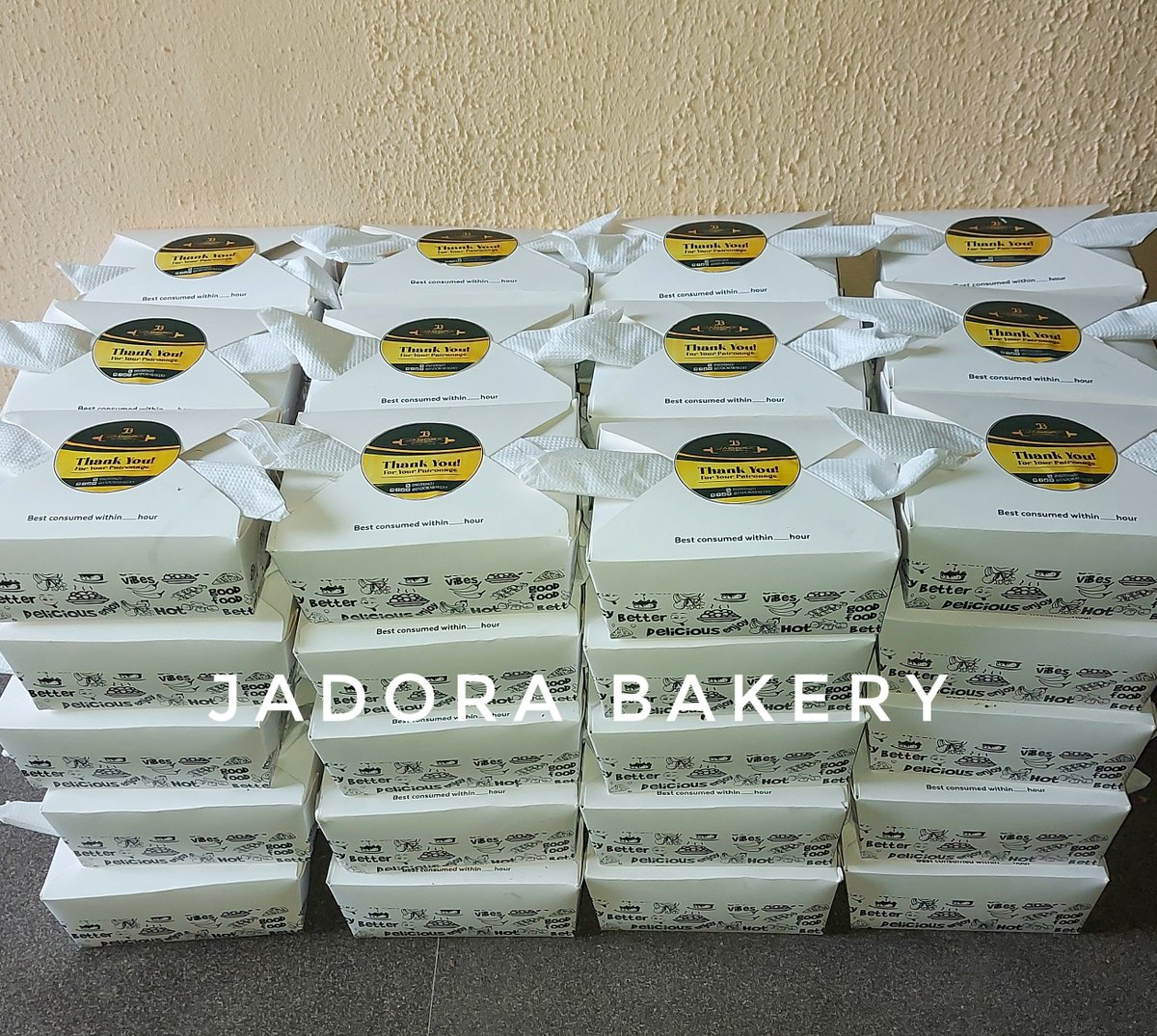 jadora_bakery's tweet photo. Packed with love and flavor for @plogging.nigeria during the #ekotrashion !😋 Why settle for ordinary when you can have extraordinary? Pre-order your Jadora Bakery box today and treat your taste buds to the best! 🥰 #jadorabakery https://t.co/zppQPPQclz