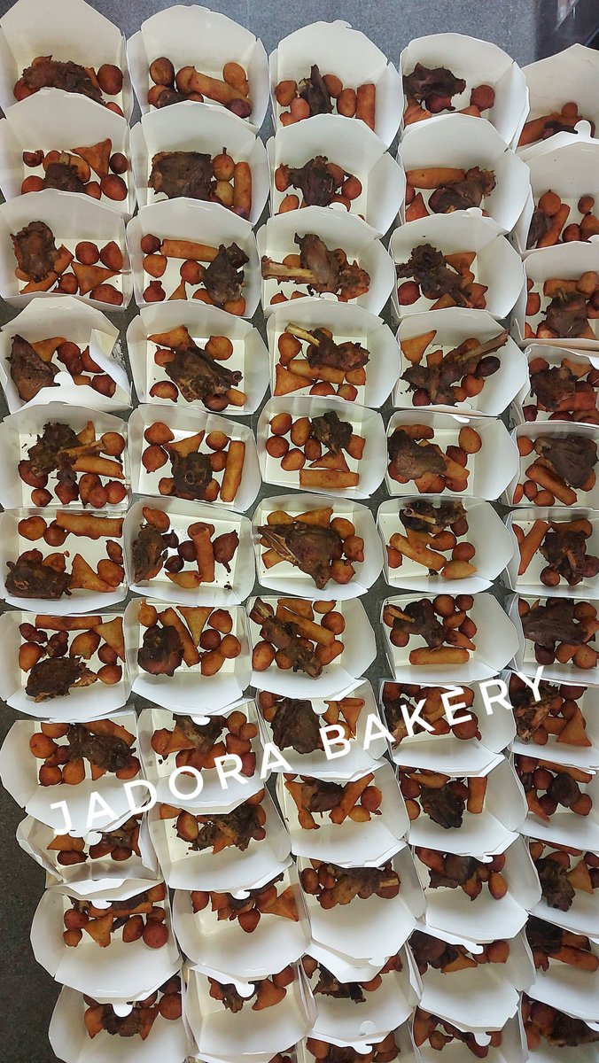 jadora_bakery's tweet photo. Packed with love and flavor for @plogging.nigeria during the #ekotrashion !😋 Why settle for ordinary when you can have extraordinary? Pre-order your Jadora Bakery box today and treat your taste buds to the best! 🥰 #jadorabakery https://t.co/zppQPPQclz