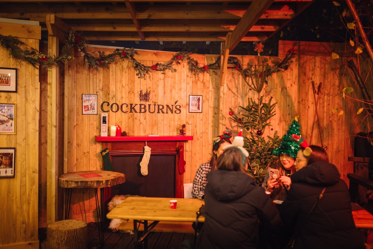 Soft twinkling lights, a glass of port, and nibbles galore! 🎄✨ Last Friday's Christmas Port Pairing Masterclass with Hannah Crosbie <a href="/btwthebridges/">Between The Bridges</a> felt like stepping into a festive dream!

Miss out? No probs, we're open Fri-Sun till the 21st – come and find your perfect sip! 🎅