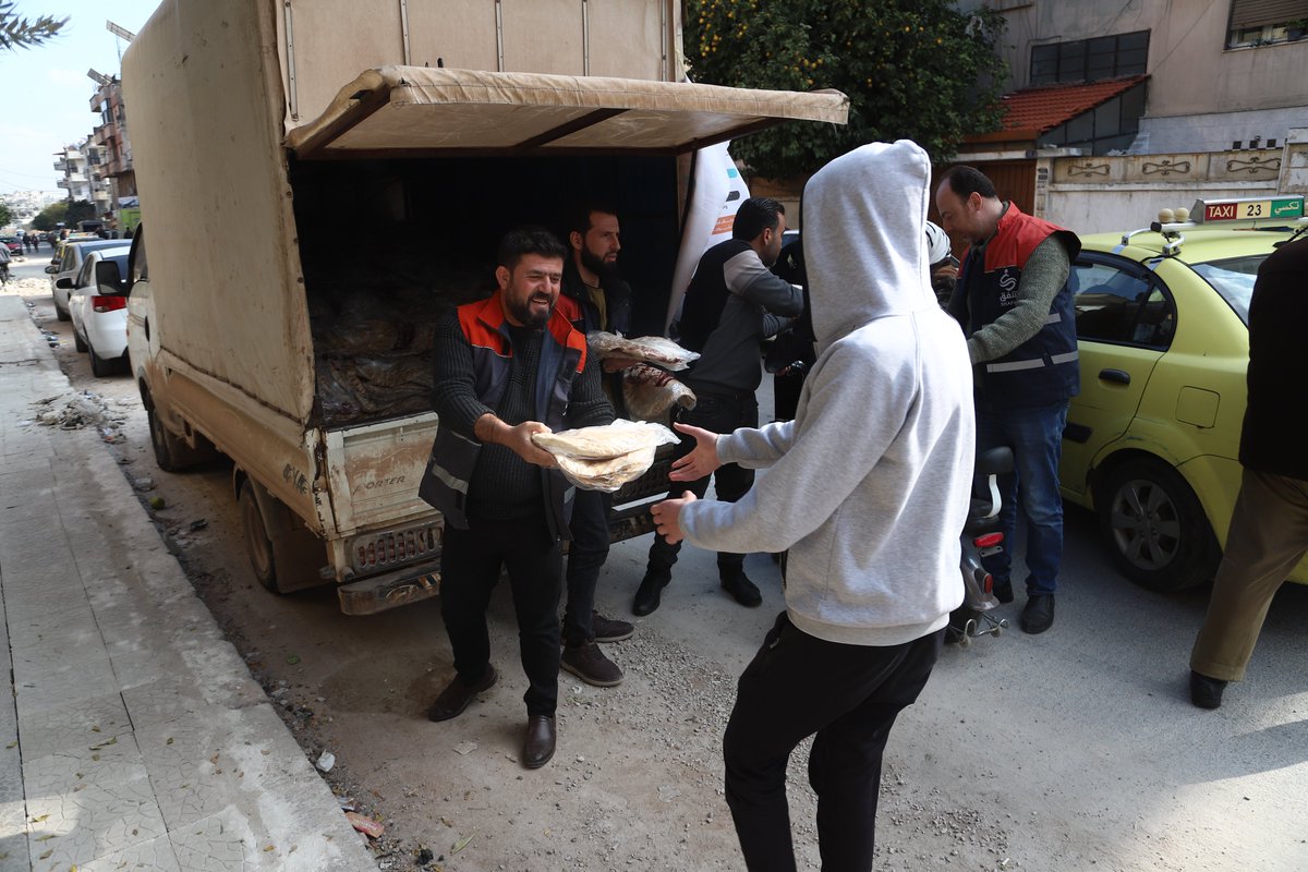 FSCluster's tweet image. #Syria food security partners are actively providing #FoodAssistance. Among our partners on the ground, @ShafakOrg @takafulalsham distributing over 30,000 bundles of bread so far  in Hama, Homs, Rastan, Talbise, Taibe Alemam, and Khatab.